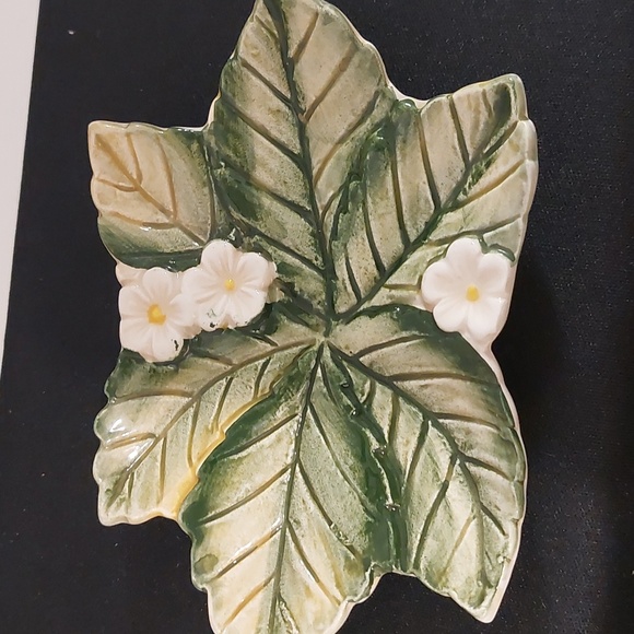 Takahashi San Francisco Salt and Pepper Shakers - Novelty Strawberry Patch - Picture 4 of 5